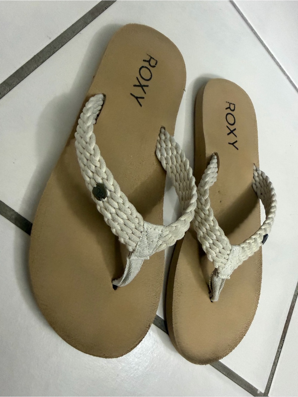 Roxy Braided White Strap Tan Footbed Flip Flop Sandals